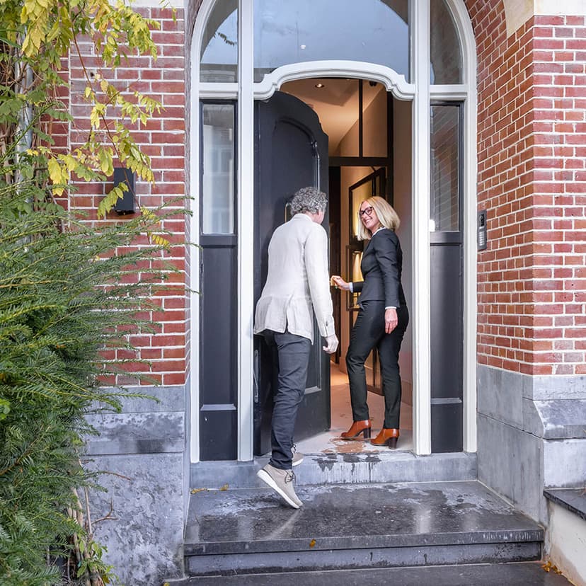 Makelaar configureert AI-assistent